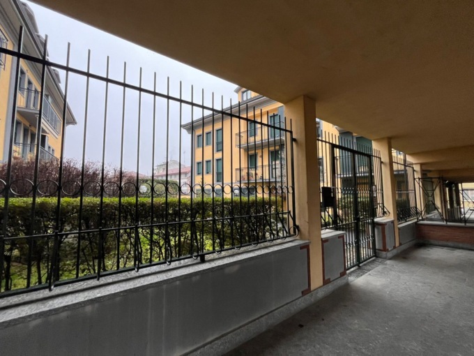 Puzza e degrado, esposto in Procura contro l’accumulatore seriale