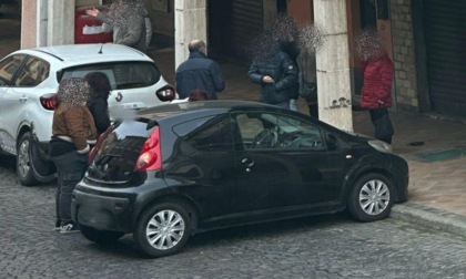 Frontale in centro, due auto coinvolte