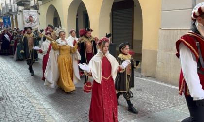 Carnevale di Crescentino 2025, le FOTO della sfilata dei carri