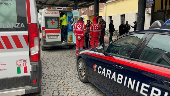Ragazzo si sdraia sui binari: era appena uscito dall’ospedale