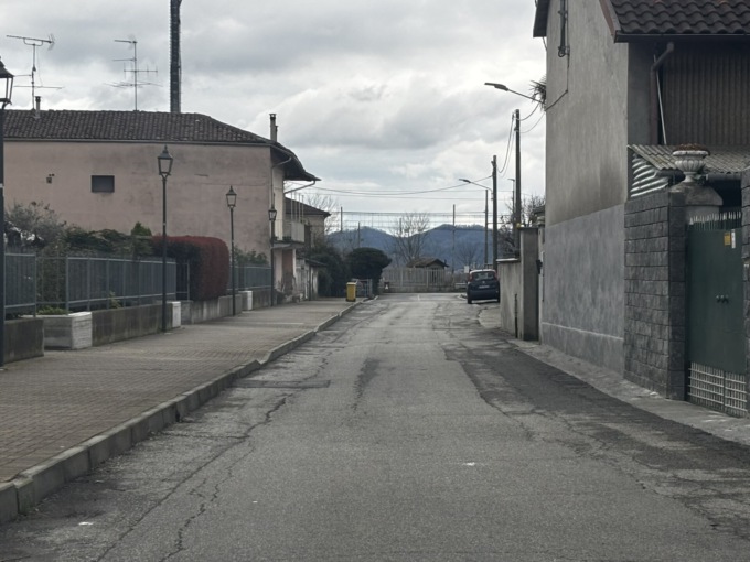 Sosta selvaggia in via Berta: arriva il divieto