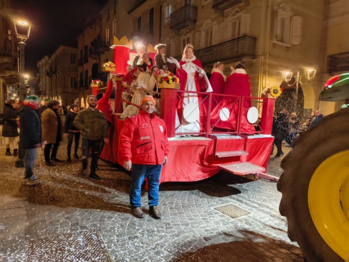 Carnevale sotto le stelle, tutte le foto della grande sfilata