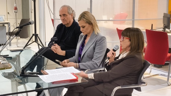 Simona Ventura a Chivasso per la presentazione del libro del marito Giovanni Terzi LE FOTO