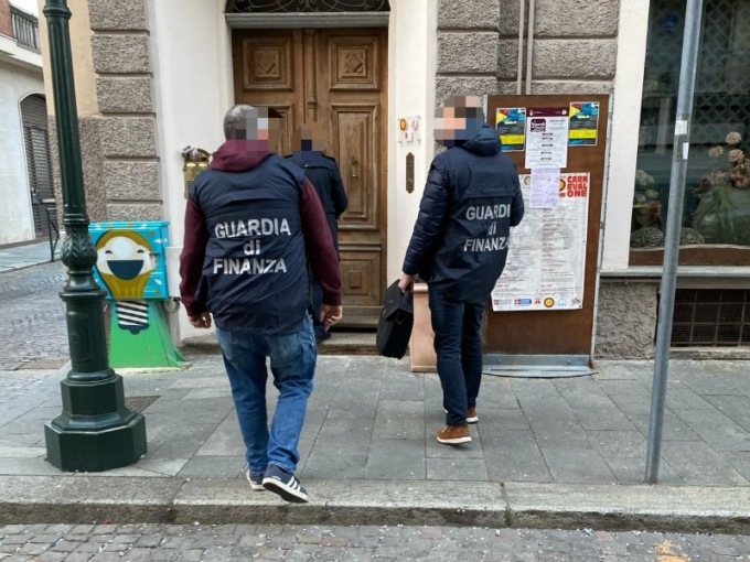 Guardia di Finanza in Comune e nella sede della Pro Loco a Chivasso