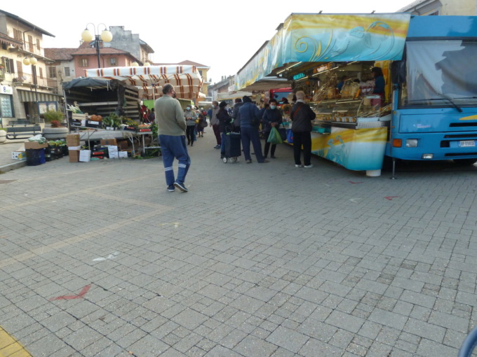 Mercato, è cambiata la raccolta rifiuti: eliminano il cassone