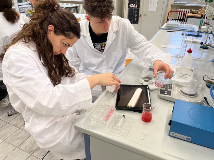 Studenti del Newton a confronto con il mondo scientifico