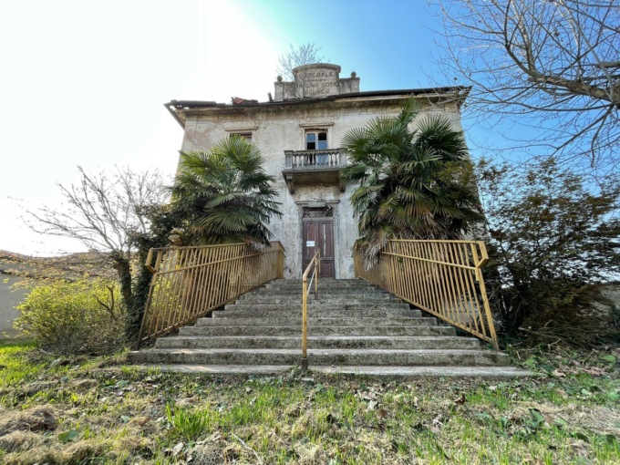 Ex ospedale, i vandali lo distruggono: denunciati