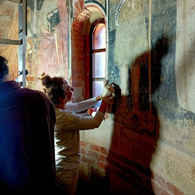 Affresco rischia il distacco, al via i lavori