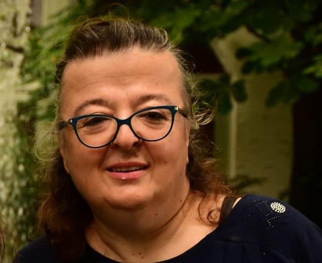 Destino crudele per una splendida mamma: aveva solo 50 anni