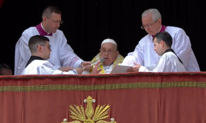 È morto Papa Francesco, Chivassese e Vercellese in lutto