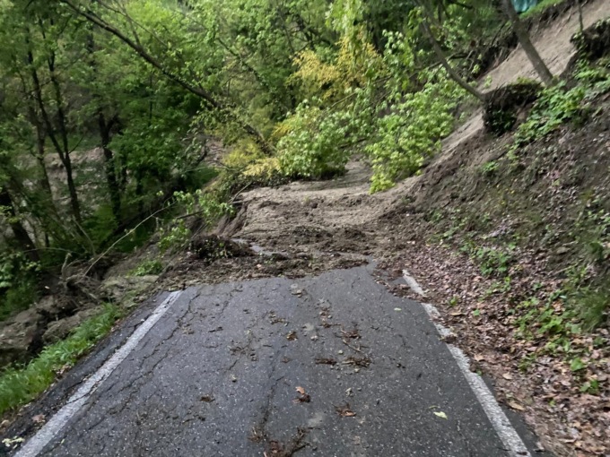 Alluvione, dodici famiglie isolate in una borgata