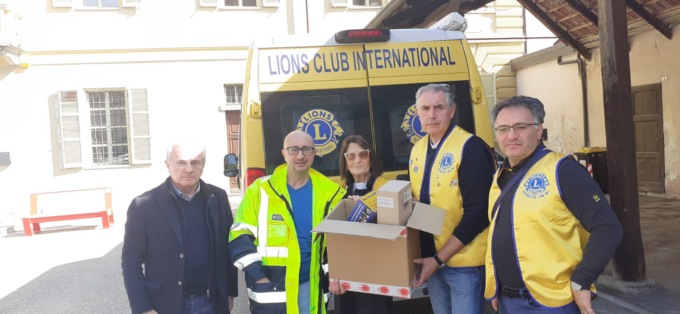 Alluvione, Lions consegnano gli occhiali in Collina