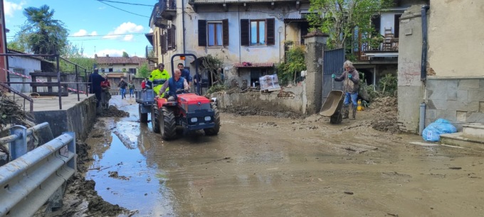 Alluvione, il paese al lavoro per tornare alla normalità