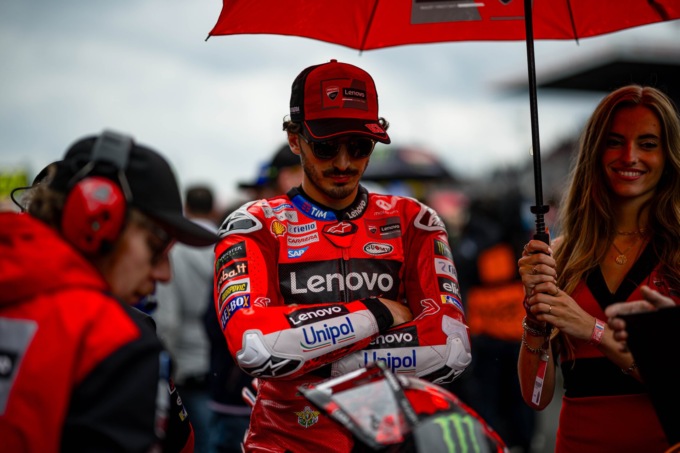 Grazie lo stesso: Pecco Bagnaia sedicesimo a Le Mans