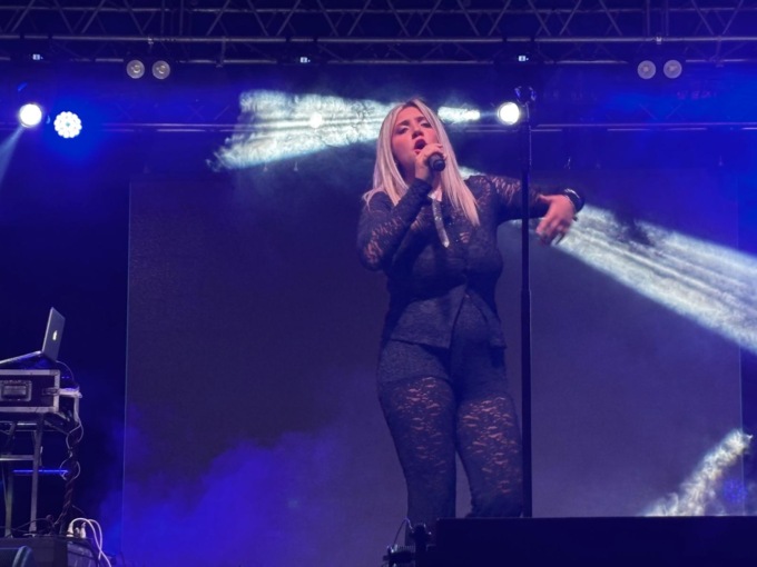 Rebecca “Bekka” Raviolo apre il concerto di Ivana Spagna e Righeira