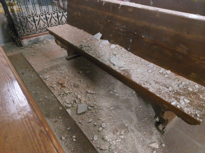 Crolla l’intonaco alla chiesa di San Giuseppe, a rischio affreschi