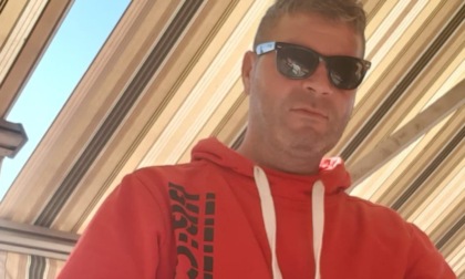 Cade dal balcone e muore: inutile la corsa in ospedale