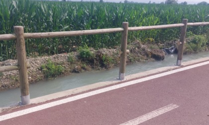 Rubata parte della staccionata della pista ciclabile