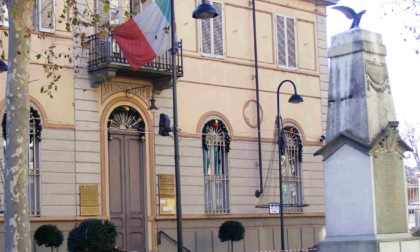 «Chi ha abbandona i rifiuti davanti al centro di raccolta sarà multato»