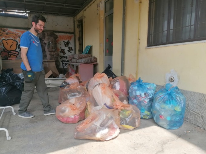 Raccolti trenta sacchi di rifiuti