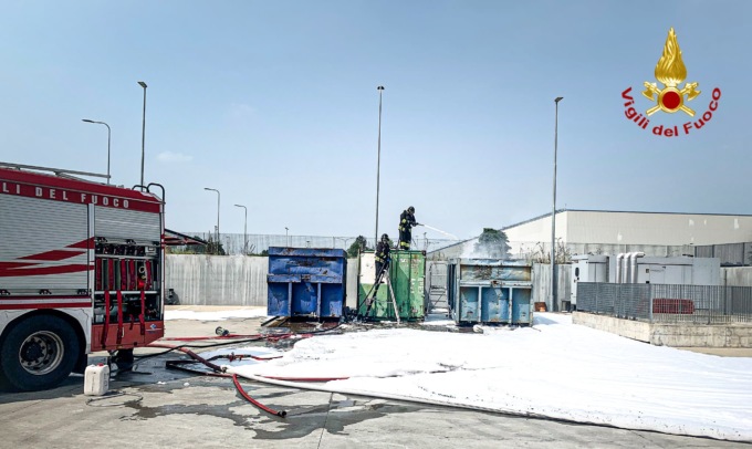 Incendio al centro commerciale Bennet di Chivasso