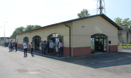 Inaugurazione dell’insegna al centro del riuso