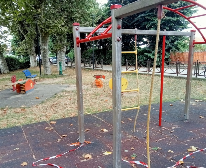 Vandalizzato il parco giochi della Stazione