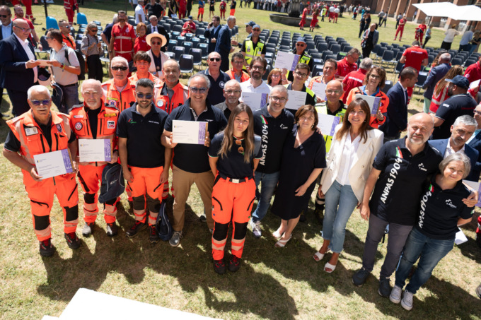 Una nuova ambulanza per i gruppi Gva e Vssc