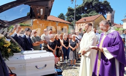 L'addio a Jacopo Peretti, una folla commossa ai suoi funerali