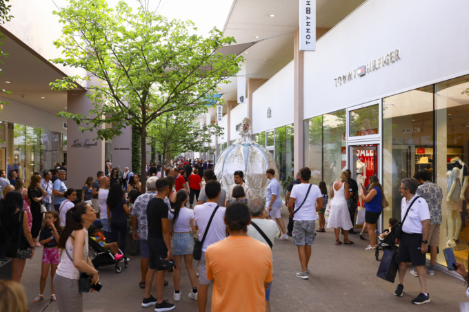 A Torino Outlet Village continuano i saldi estivi con il summer festival tra shopping, eventi e degustazioni esclusive