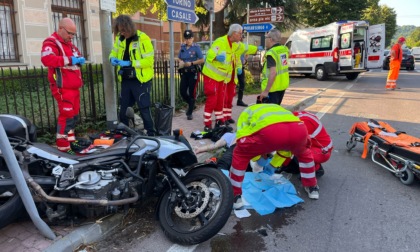 Grave incidente sulla provinciale, moto finisce contro un furgone