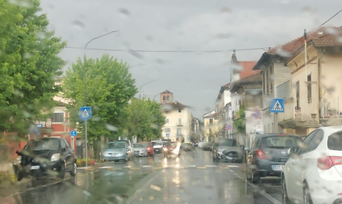 Violento nubifragio si abbatte sulla città: tanti i disagi