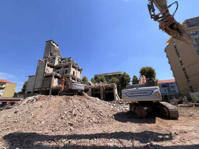 Fast food in centro a Chivasso, una raccolta firme per dire No