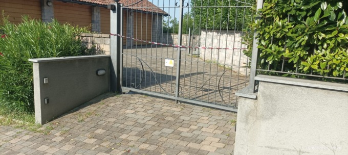 Assalto in villa, spari contro i rapinatori