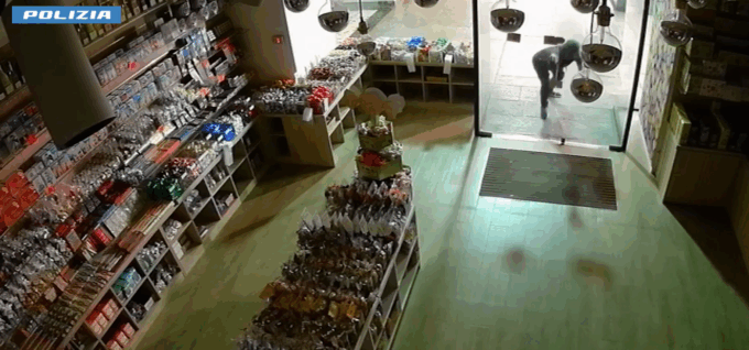 Furti con scasso, preso il ladro delle spaccate IL VIDEO