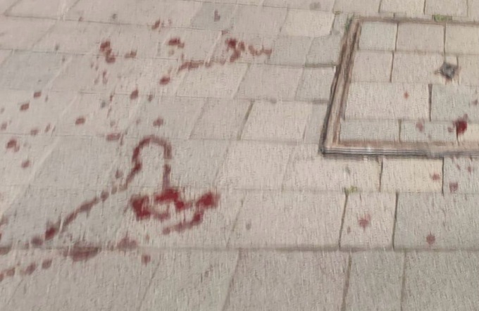 Uomo trovato in una pozza di sangue in via Roma