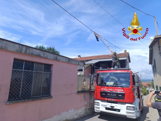 Maltempo, tra danni alla chiesa e lamiere pericolose