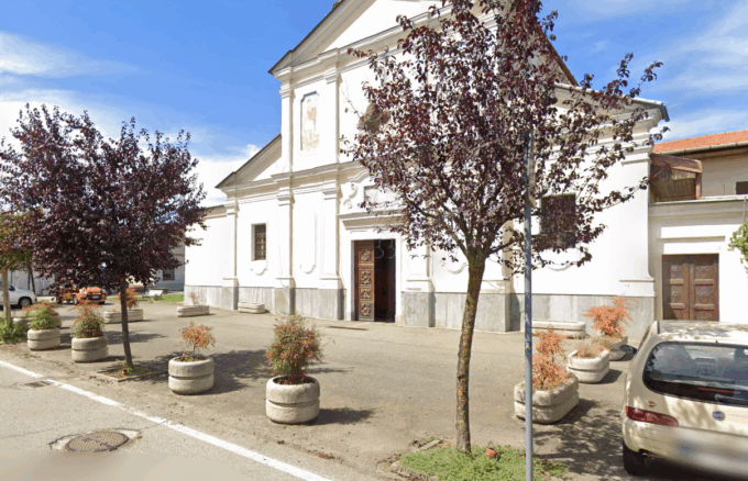 Fedeli a Messa ma il prete non c’è