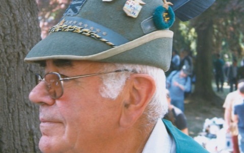 L’Alpino è andato avanti: addio alla spilla d’oro dell’Avis e Olivetti