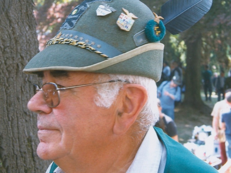 L’Alpino è andato avanti: addio alla spilla d’oro dell’Avis e Olivetti