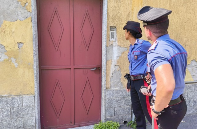 Finisce in una RSA e le “rubano” la casa
