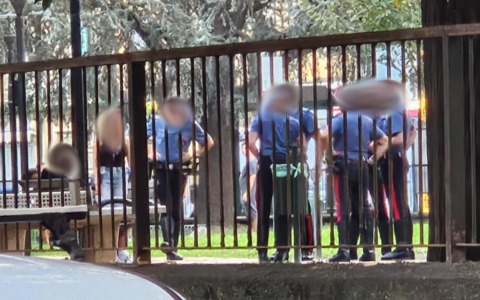 Si ritrovano al Parco e picchiano il «bullo»