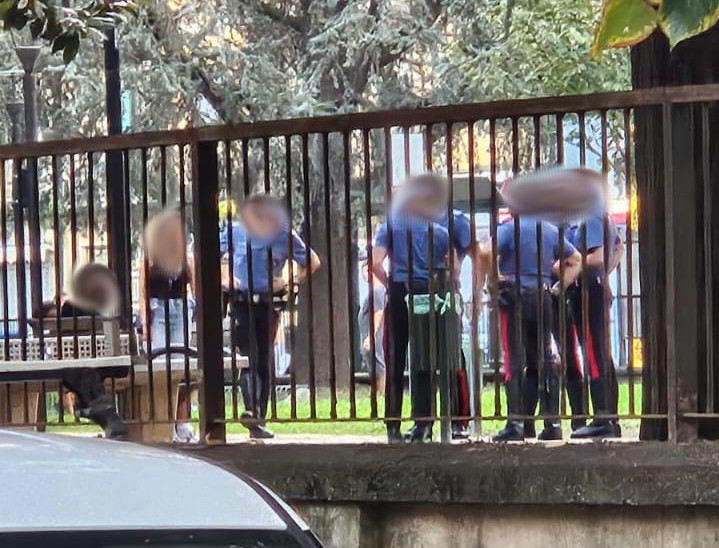 Si ritrovano al Parco e picchiano il «bullo»