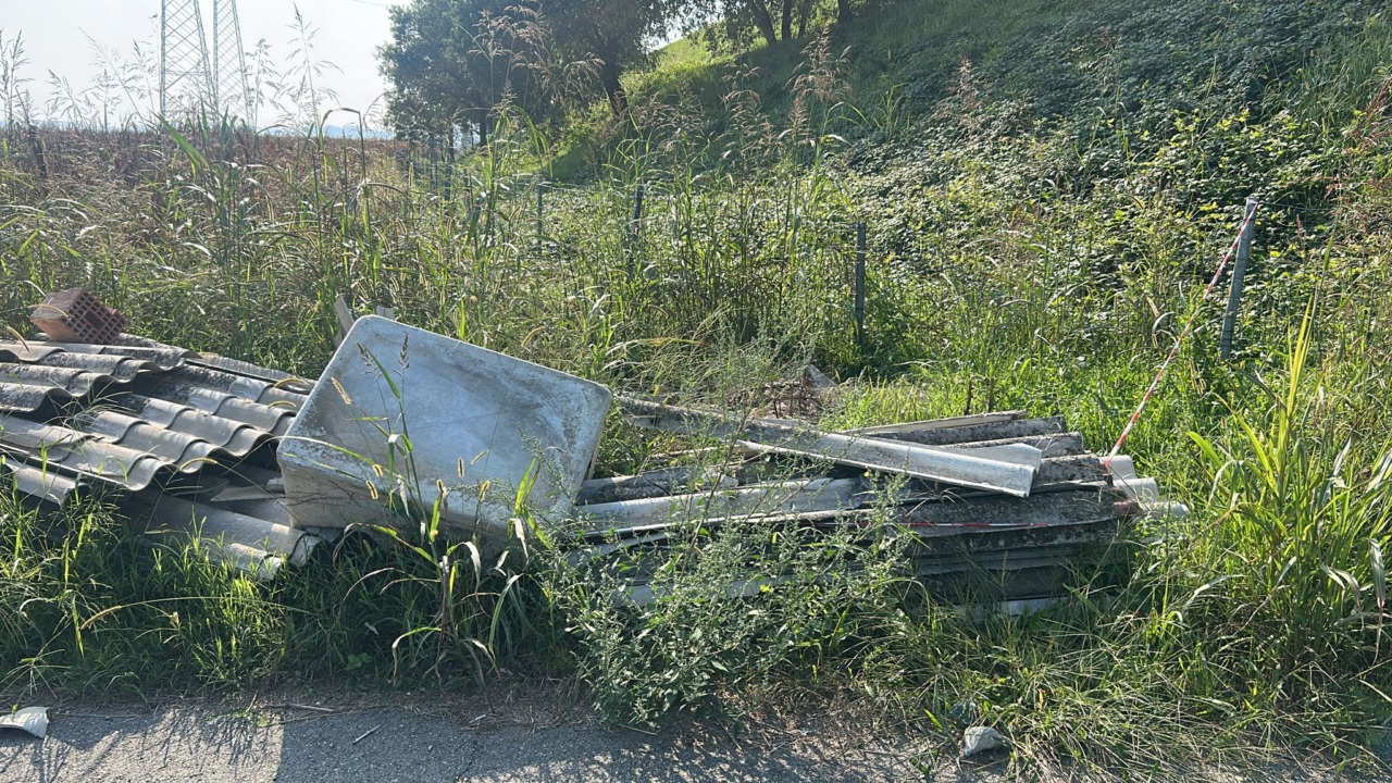 Discariche abusive di amianto: “E’ gente del posto”