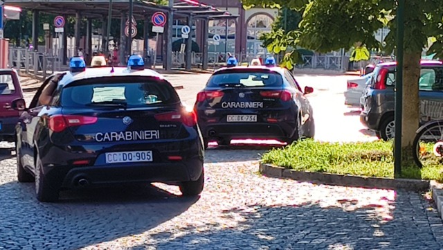 “Volevano rubarmi il monopattino”: maxi rissa in Stazione