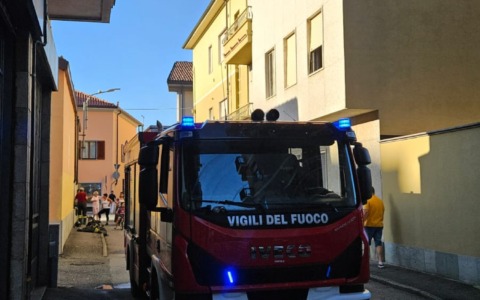 Incendio in un appartamento in centro, tanta paura