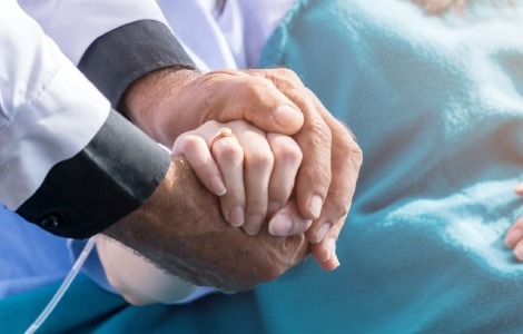 Paziente chiede il suicidio medicalmente assistito: l’Asl To4 istituisce la Commissione