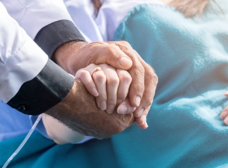 Paziente chiede il suicidio medicalmente assistito: l’Asl To4 istituisce la Commissione