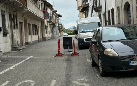 «Feste flop e strade piene di buche»
