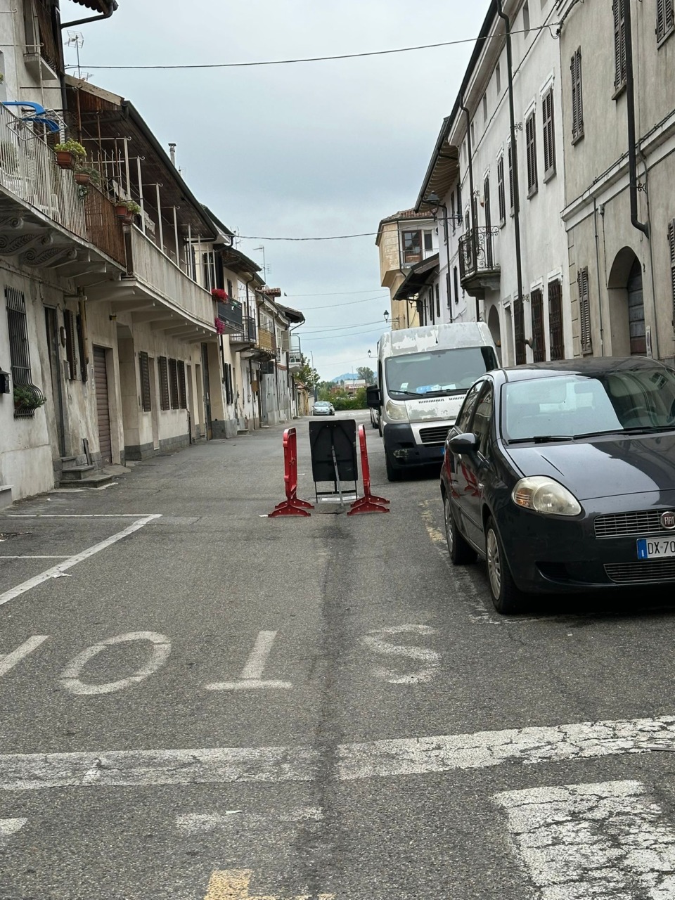 «Feste flop e strade piene di buche»